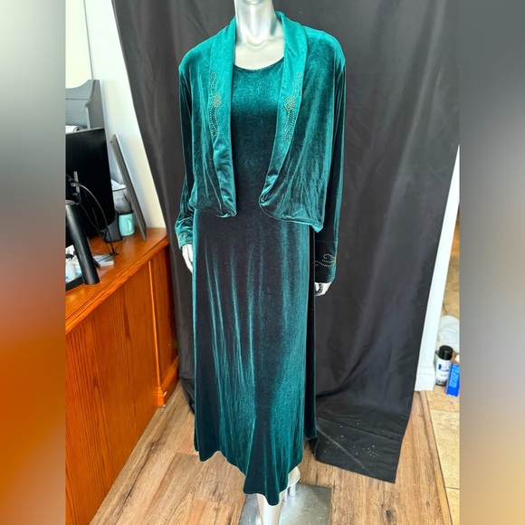 Emerald Green 2 Piece Dress - Picture 1 of 4